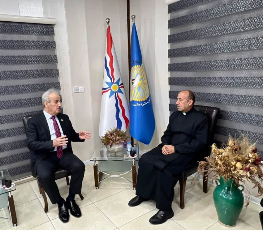 السكرتير العام يستقبل الأب أنيس سولا